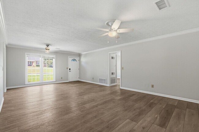 Foto del edificio - Renovated North Columbus Home with Fenced Yard!