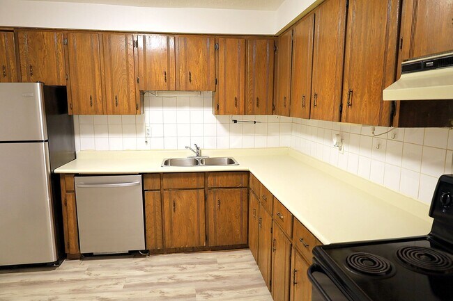 Building Photo - 80 Halsey Ave