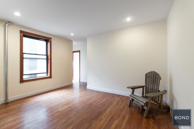 Foto del edificio - 27 1/2 Morton St