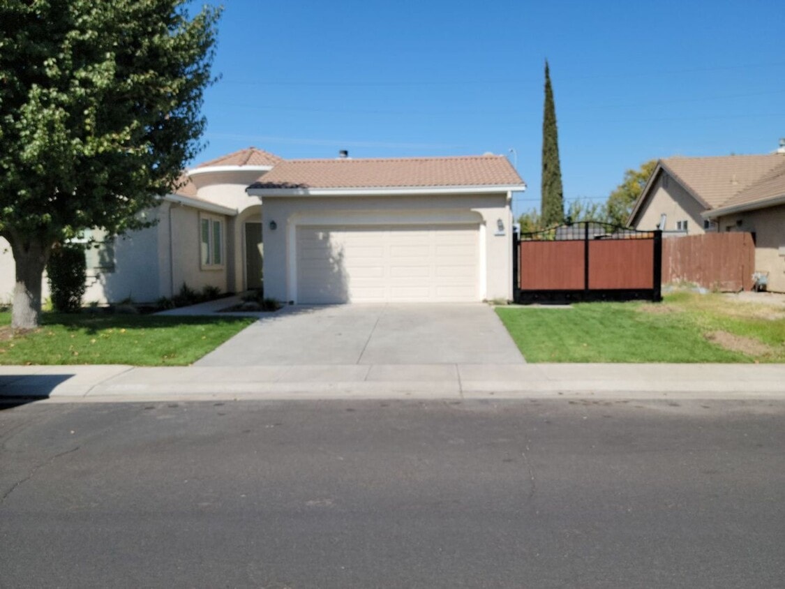 1052 Foxfire Dr, Manteca, CA 95337 House Rental in Manteca, CA