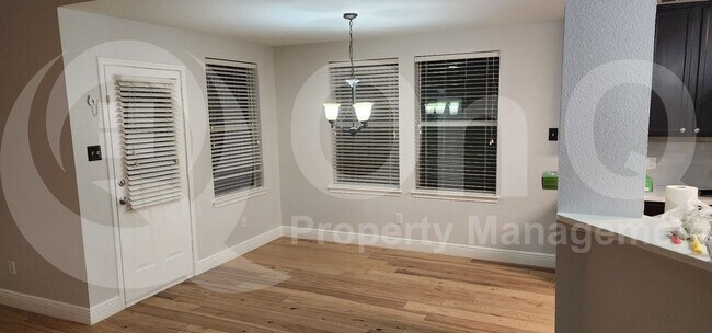 Foto del edificio - 2208 Lanshire Dr