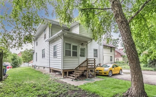 Building Photo - 2311 Carpenter Ave