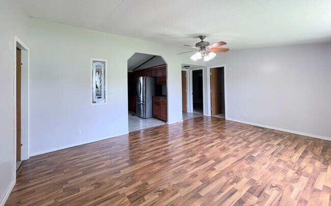Foto del edificio - 3 bedroom home located in South Hutchinson