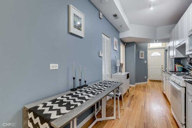 Foto del edificio - 1161 E 61st St