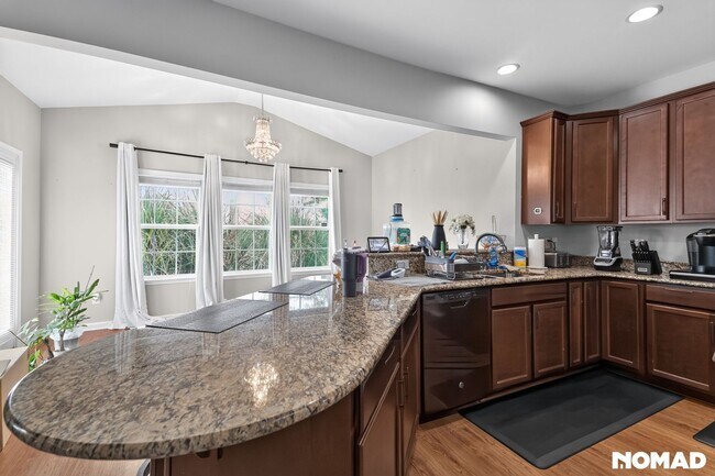 Foto del edificio - 676 Twisted Oak Ct