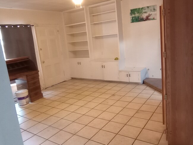 Building Photo - 871 E Franklin Ave