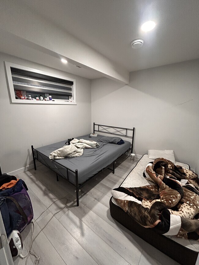 Photo du bâtiment - 1771-1728 28 St NW