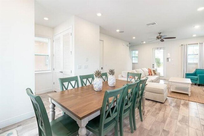 Foto del edificio - 8065 Knee Deep Rd