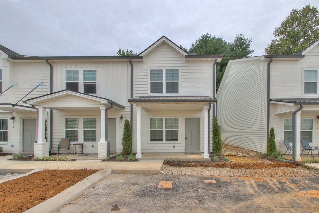 Primary Photo - 612 Hadley Village Blvd