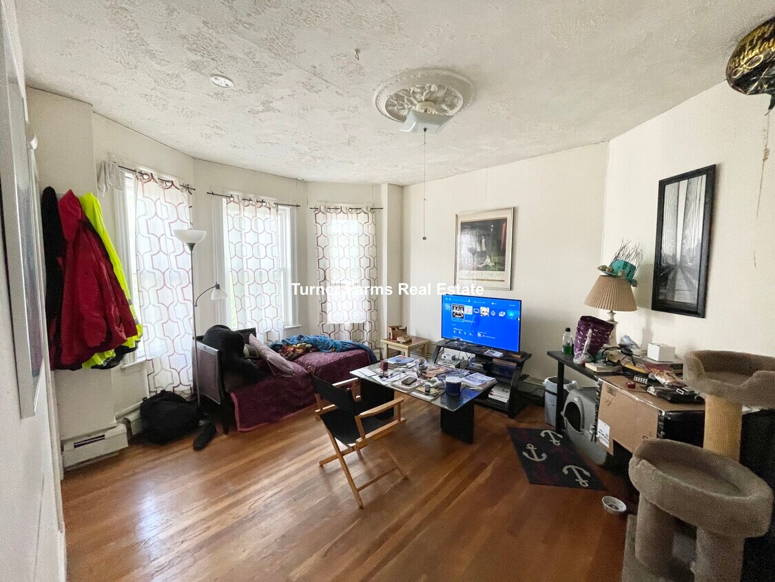 Primary Photo - 20 Howell St