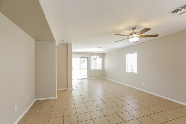 Foto del edificio - 1629 W Burgess Ln