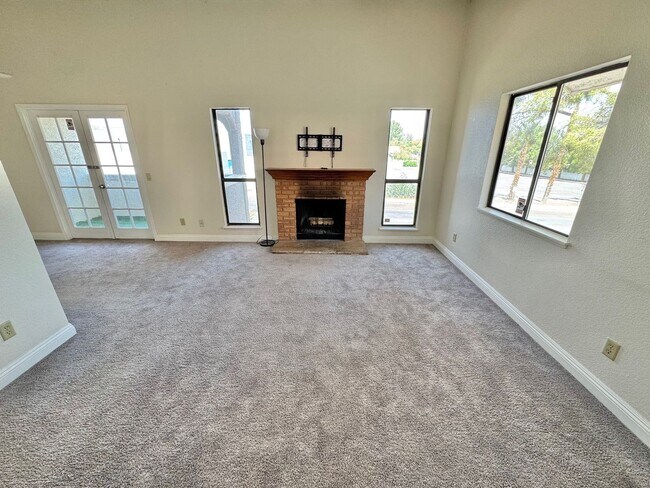 Foto del edificio - ADORABLE SECOND STORY 2 BEDROOMS 2 FULL BA...