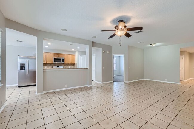 Foto del edificio - Large one story home on a corner lot locat...