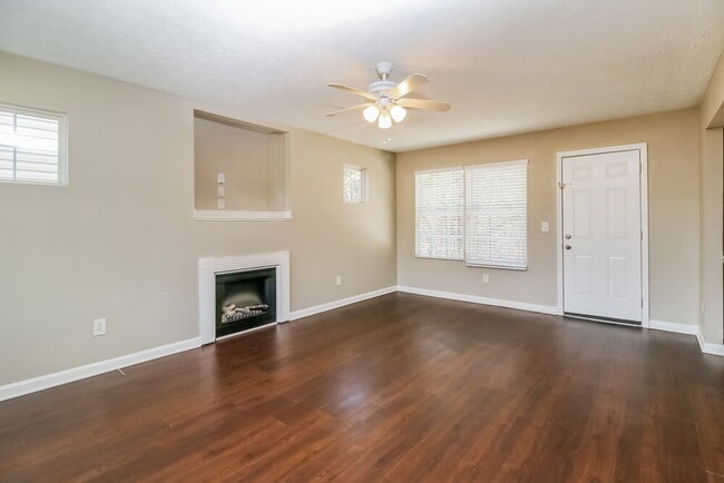 Foto del edificio - 130 Chandler Fields Dr