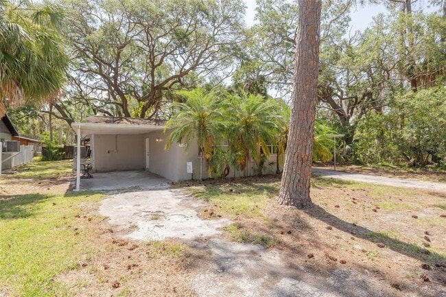 Building Photo - 7116-7120 Oakwood Dr