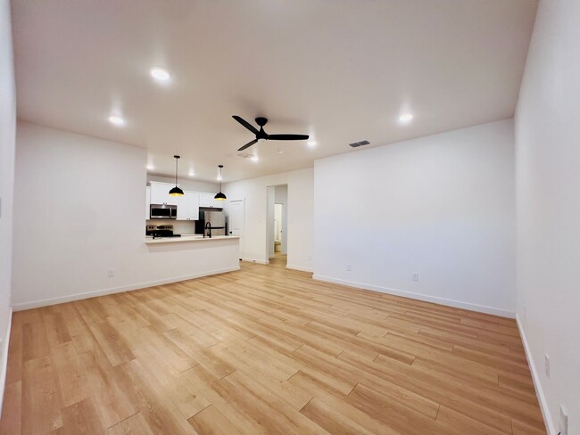 Building Photo - 5813 Urbana Pl