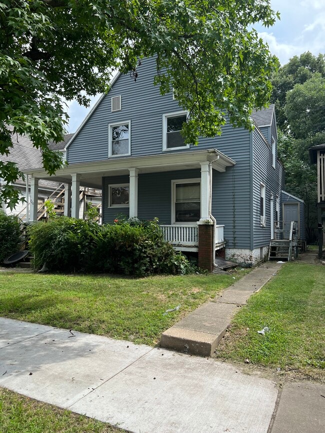 Building Photo - 726 W Monroe St