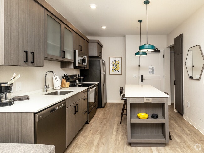 1BR,1BA - 550SF-Kitchen - Waterwalk Jacksonville - Deerwood Park