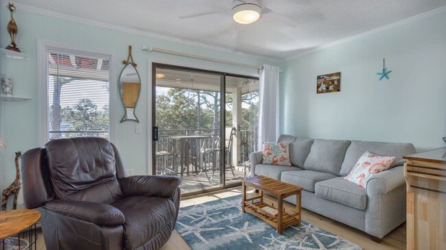 Building Photo - 23 S Forest Beach Dr