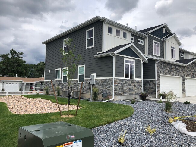 the whole townhome home - 4259 S Steele Creek Ct