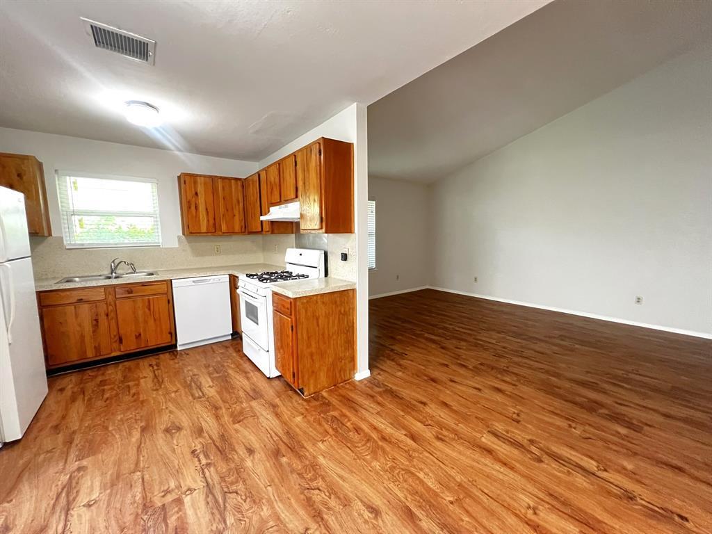 Foto principal - 1918 Gracy Farms Ln