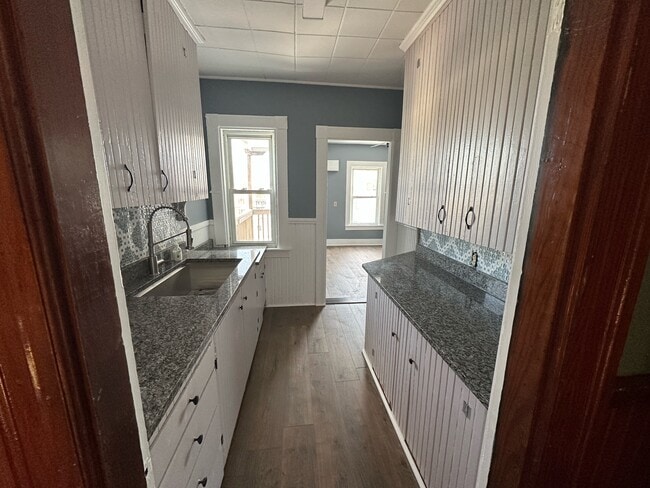 Building Photo - 569 Rimmon St