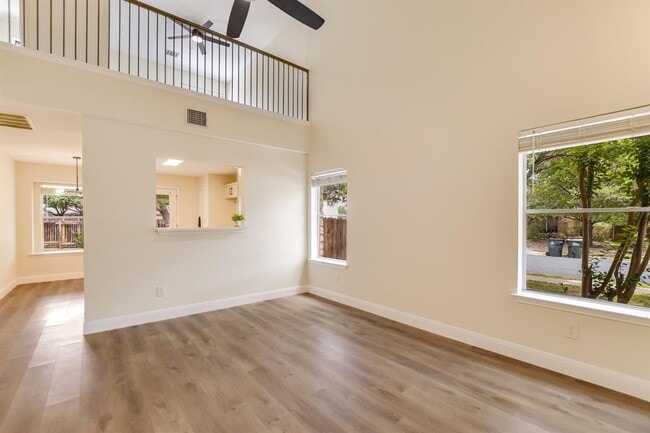 Building Photo - 909 Moser River Dr