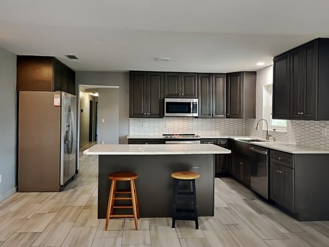 Building Photo - 800 Black Duck Dr