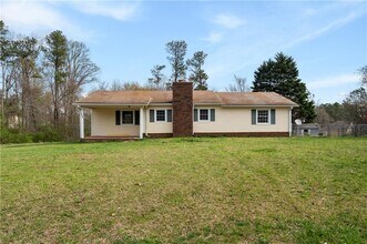 Building Photo - 173 Winndale Rd