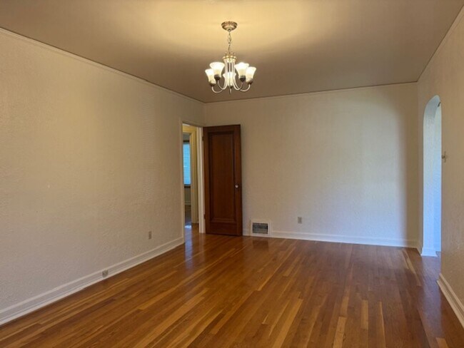 Foto del edificio - House For Lease