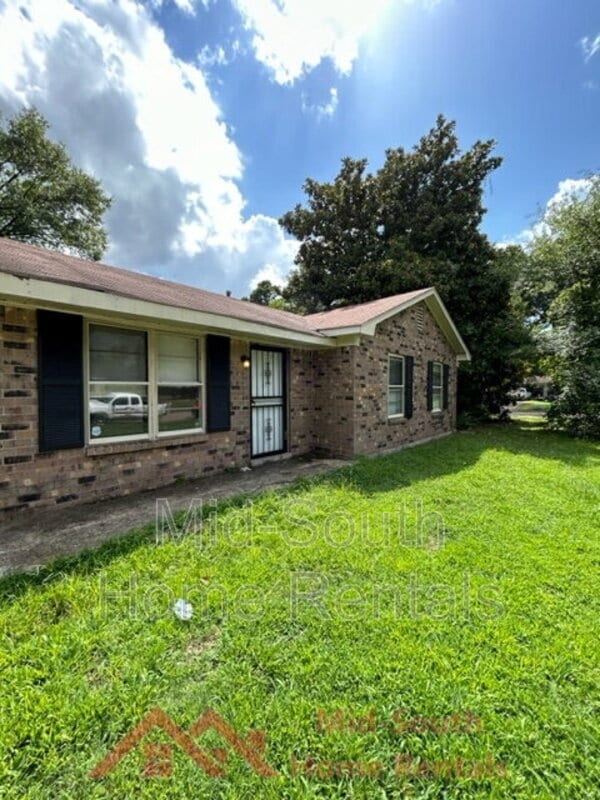 Building Photo - 815 Carol Ann Cove