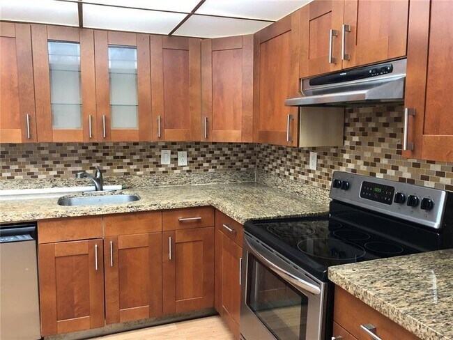 Building Photo - 20350 W Country Club Dr