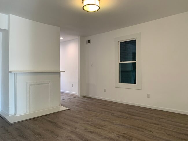 Building Photo - 20 Ellers St