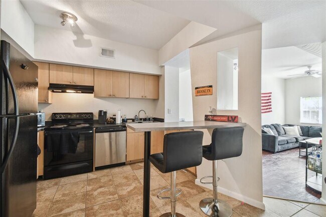 Foto del edificio - 2411 W Horatio St