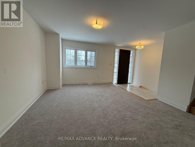 Photo du bâtiment - 4201 Major MacKenzie Dr.