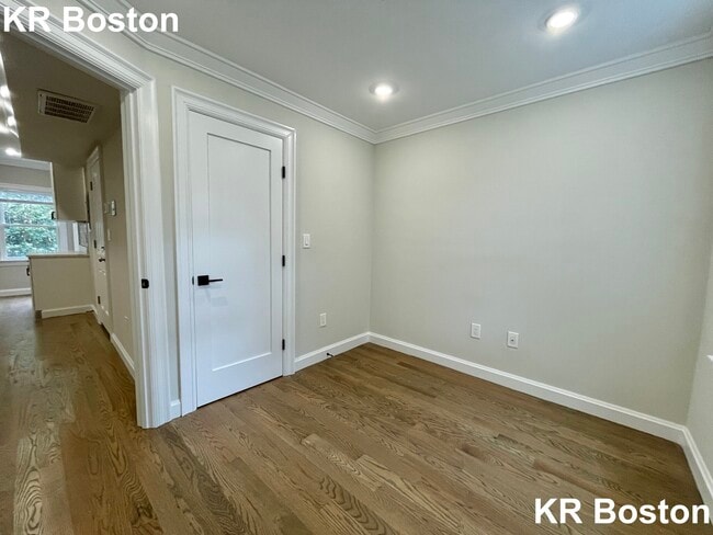 Building Photo - 38 Sheridan St