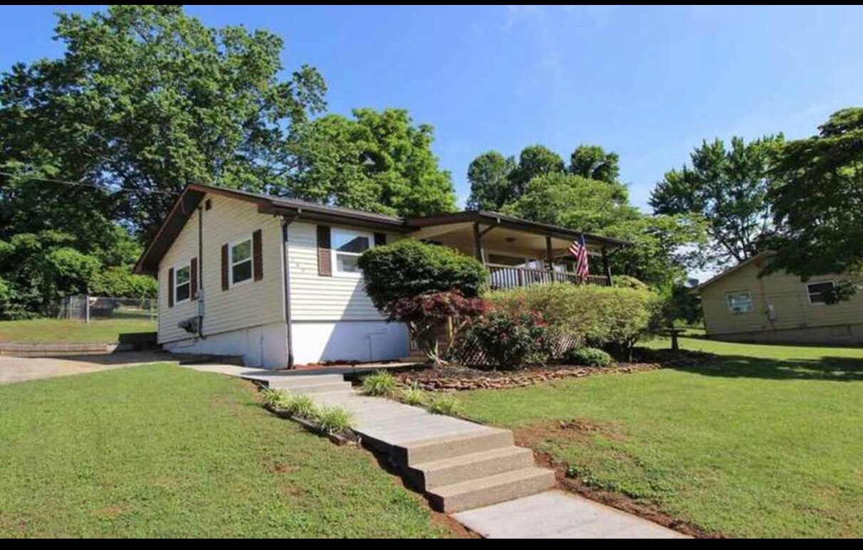 304 W Outer Dr, Oak Ridge, TN 37830 House Rental in Oak Ridge, TN