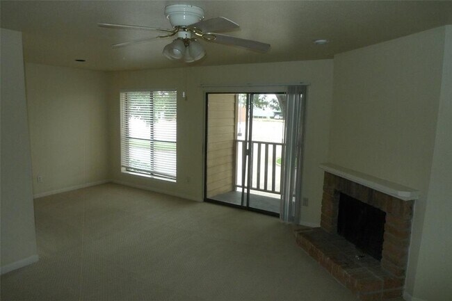 Building Photo - 16111 Aspenglenn Dr