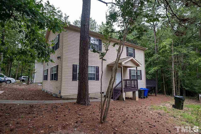 Building Photo - Room in House on Forsyth Dr