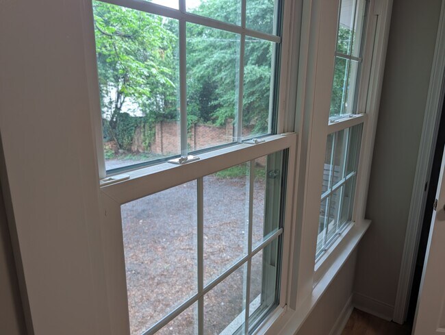 Foto del edificio - 1620 Catawba St