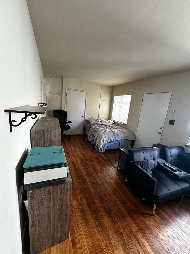 Foto del edificio - 309 N Hollywood Way
