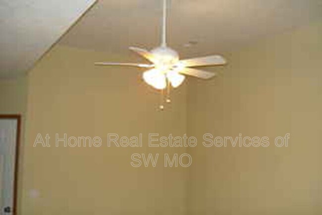 Foto del edificio - 5560 N. Green