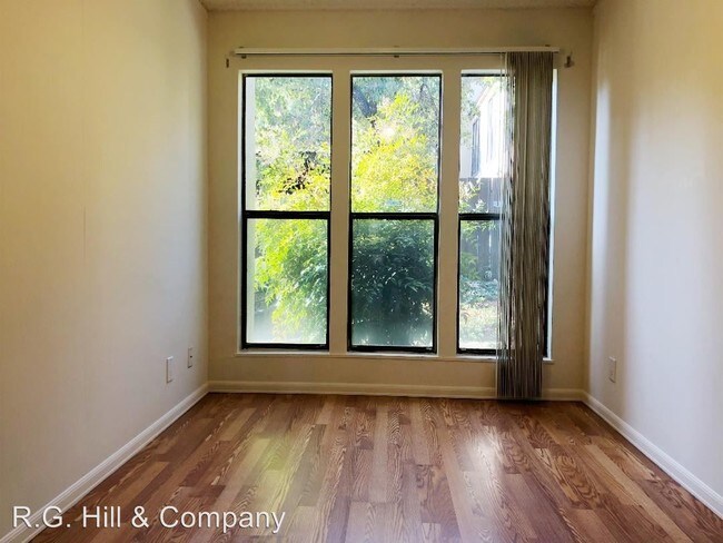 Foto del edificio - 24-24 Camelback Ct