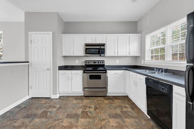 Foto del edificio - Luxurious and Spacious townhome!