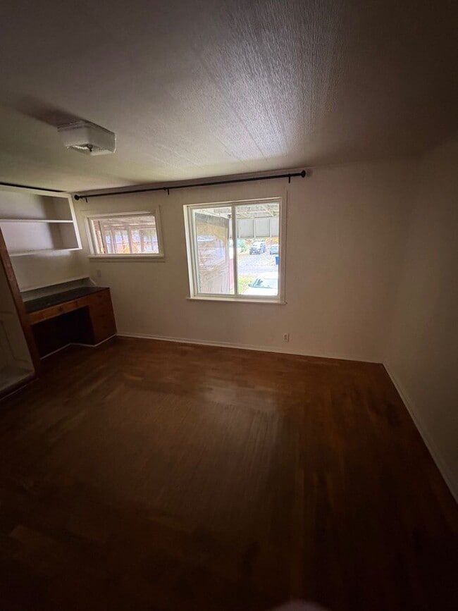 Building Photo - 00110-751/755 River RD