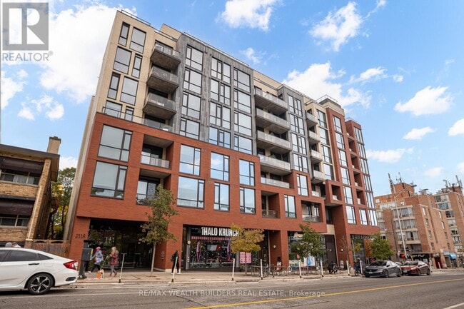 Building Photo - 2118 Bloor St W