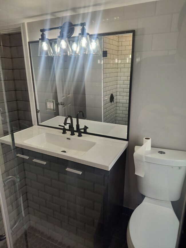 Vanidad - 1626 S Washtenaw Ave