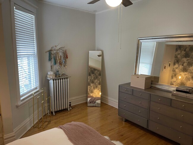 Building Photo - 3445 N Bosworth Ave