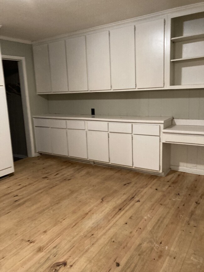 Building Photo - 1302 Erin St
