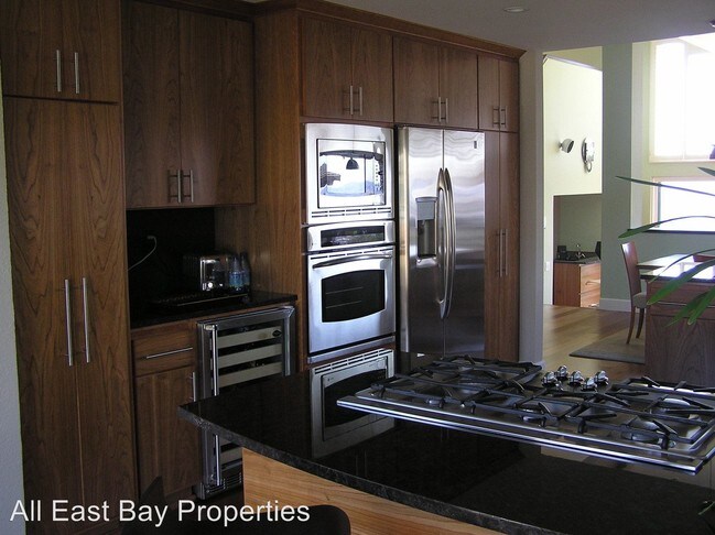 Building Photo - 6025 Ridgemont Dr